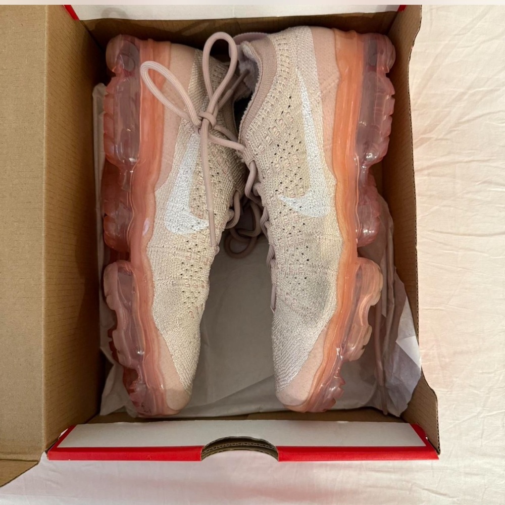 Nike Women's Cream and Pink Athletic Shoes